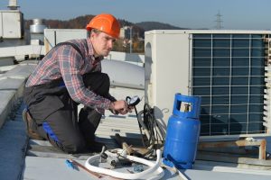 commercial-HVAC-unit-refrigerant-recharge